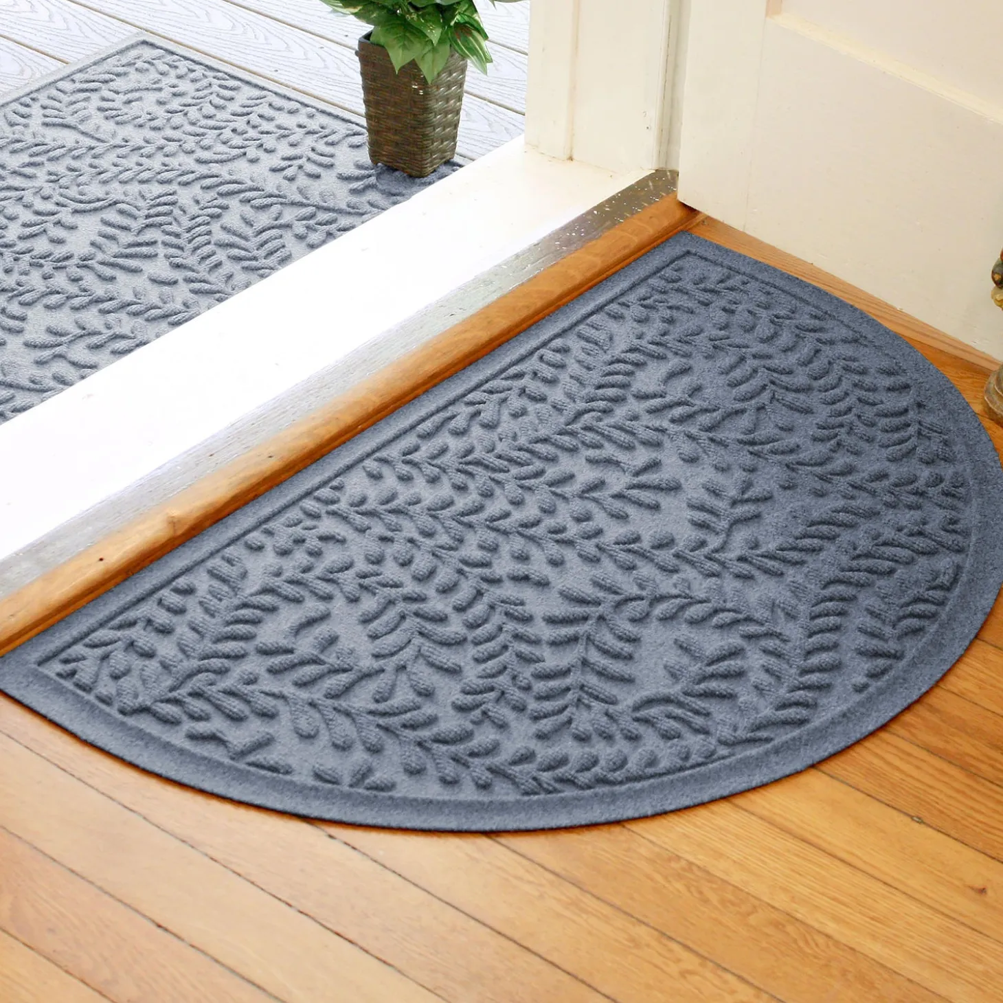 Waterhog Doormats>Plow & Hearth Waterhog Indoor/Outdoor Leaves Half-Round Doormat, 24" x 39"