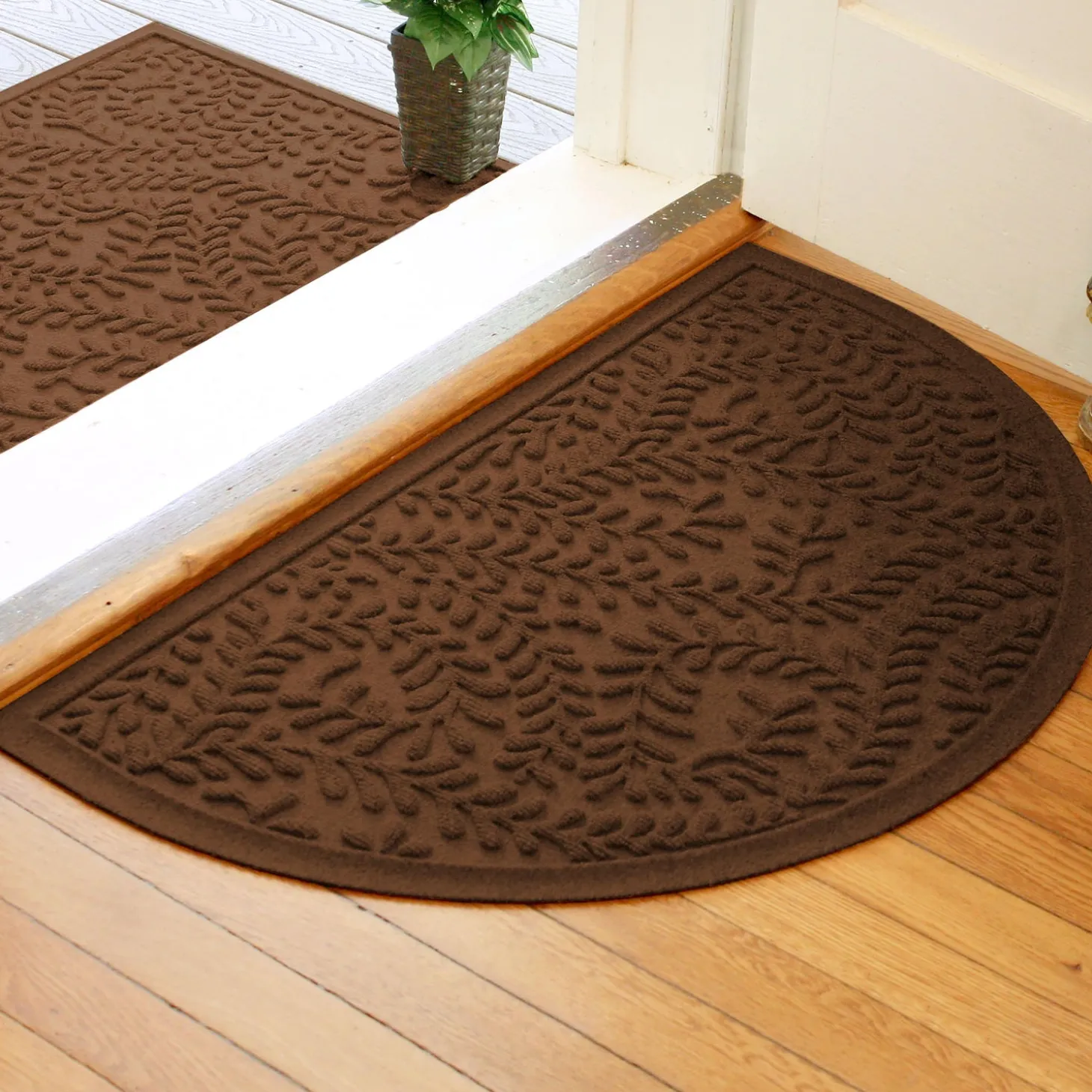 Waterhog Doormats>Plow & Hearth Waterhog Indoor/Outdoor Leaves Half-Round Doormat, 24" x 39"