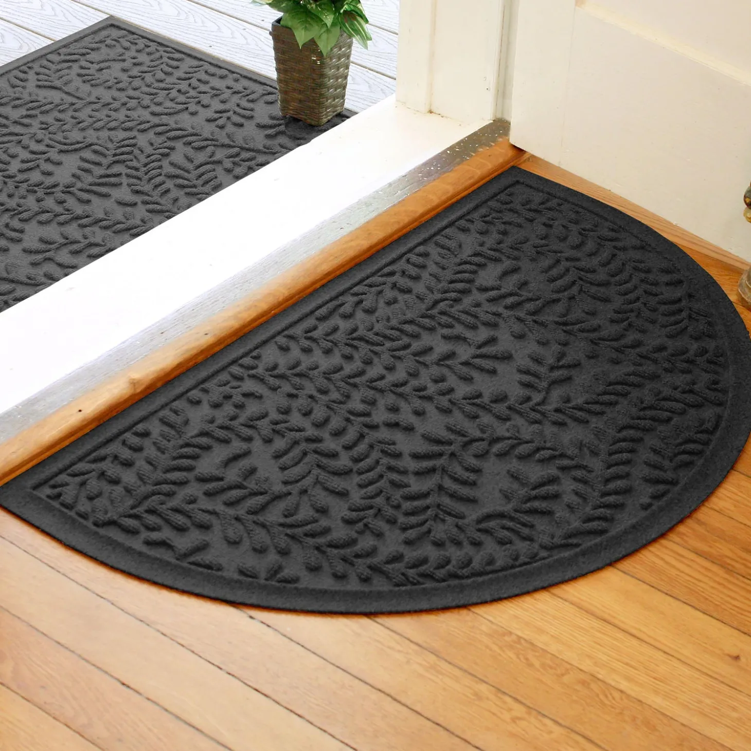 Waterhog Doormats>Plow & Hearth Waterhog Indoor/Outdoor Leaves Half-Round Doormat, 24" x 39"