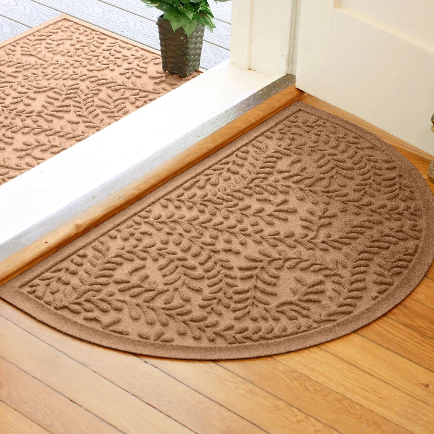 Waterhog Doormats>Plow & Hearth Waterhog Indoor/Outdoor Leaves Half-Round Doormat, 24" x 39"