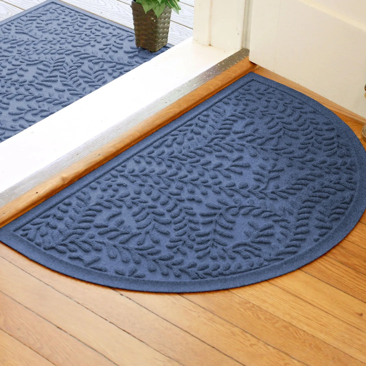 Waterhog Doormats>Plow & Hearth Waterhog Indoor/Outdoor Leaves Half-Round Doormat, 24" x 39"