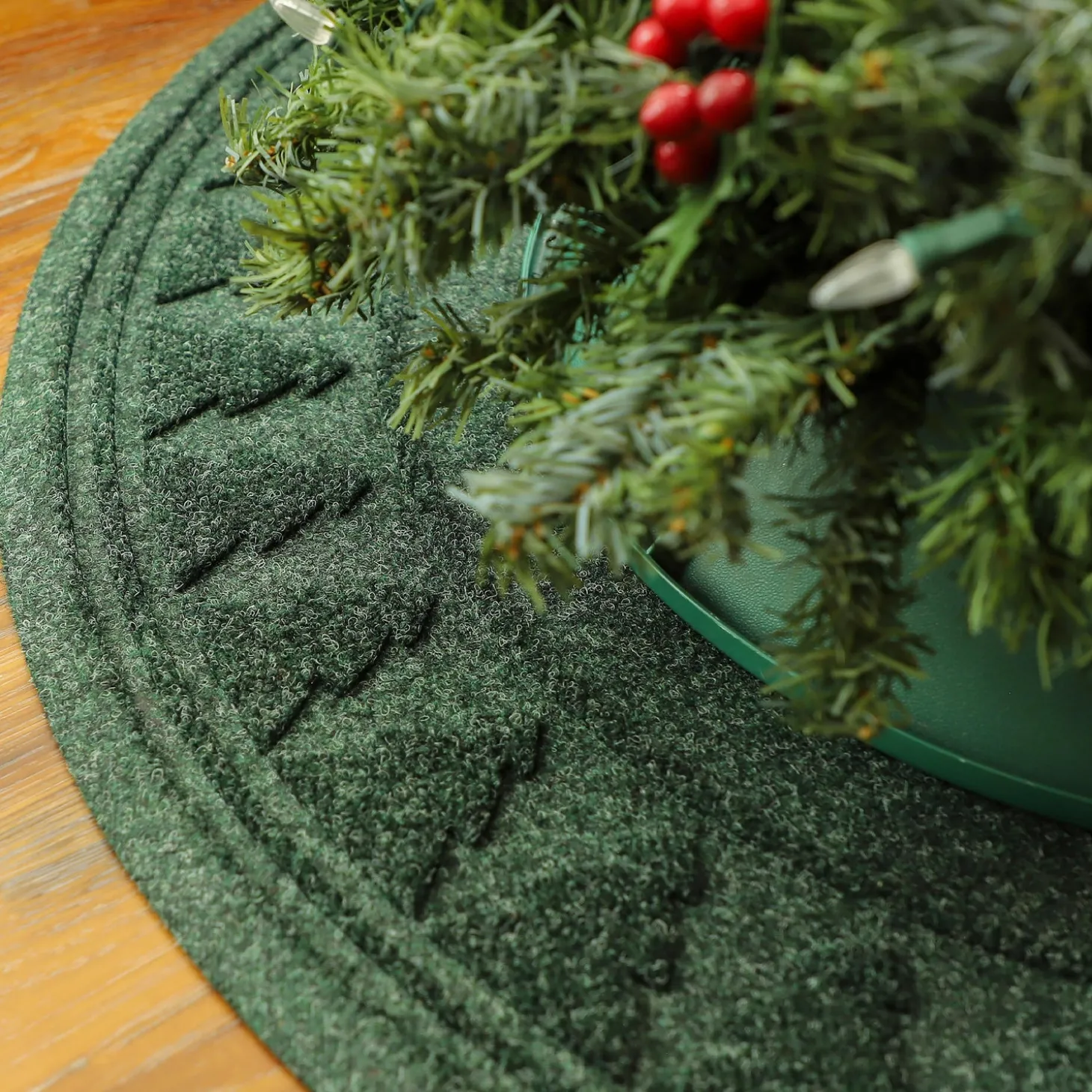 Waterhog Doormats>Plow & Hearth Waterhog Spill-Proof Christmas Tree Mat