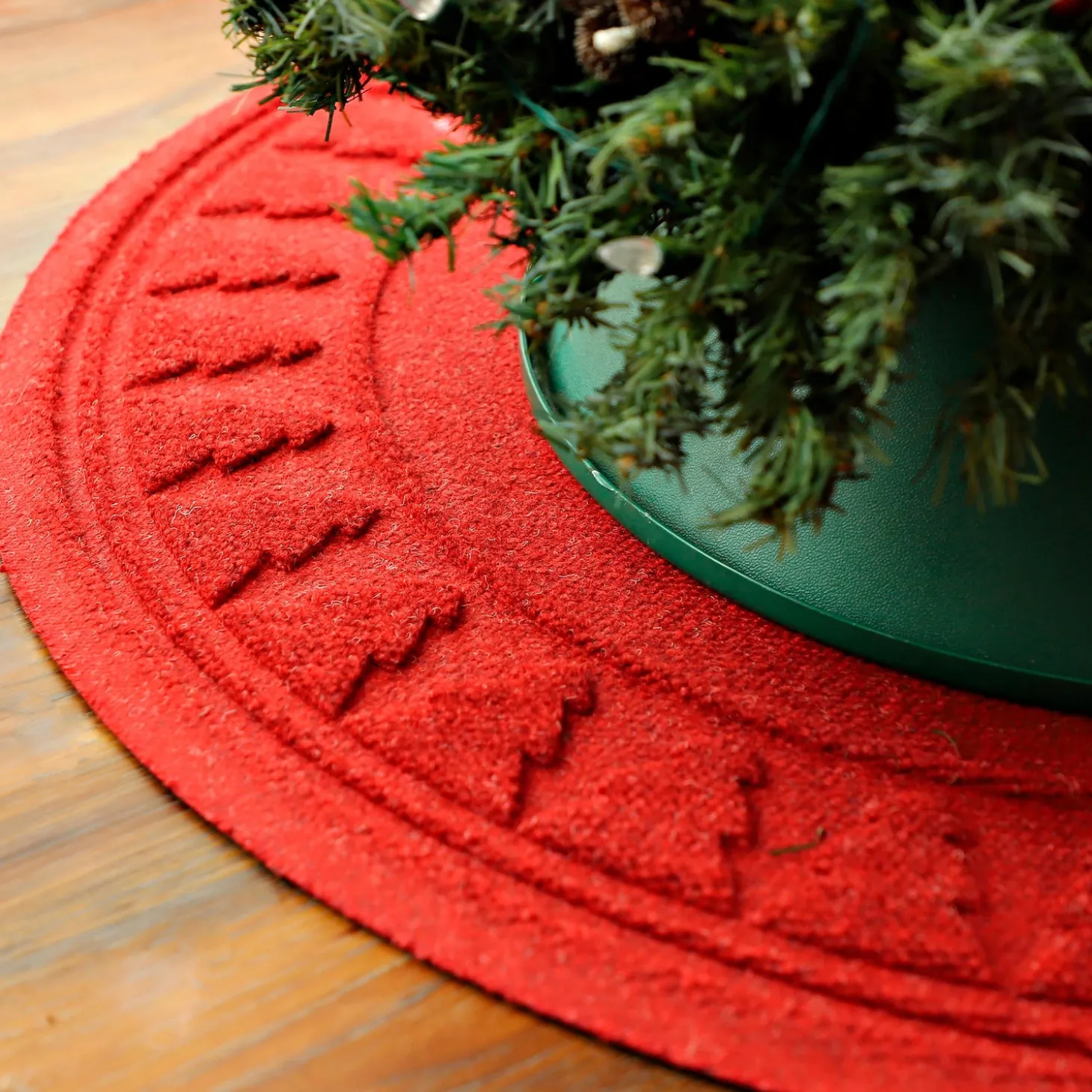 Waterhog Doormats>Plow & Hearth Waterhog Spill-Proof Christmas Tree Mat