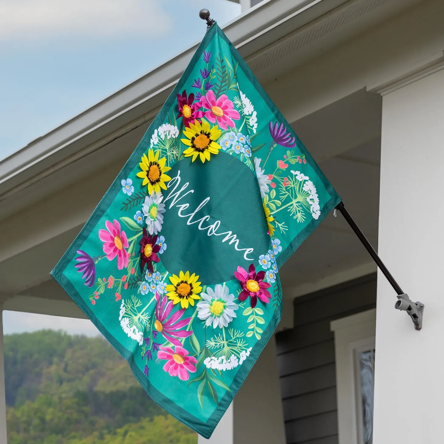 House & Estate Flags>Plow & Hearth Wildflowers Welcome Estate Flag